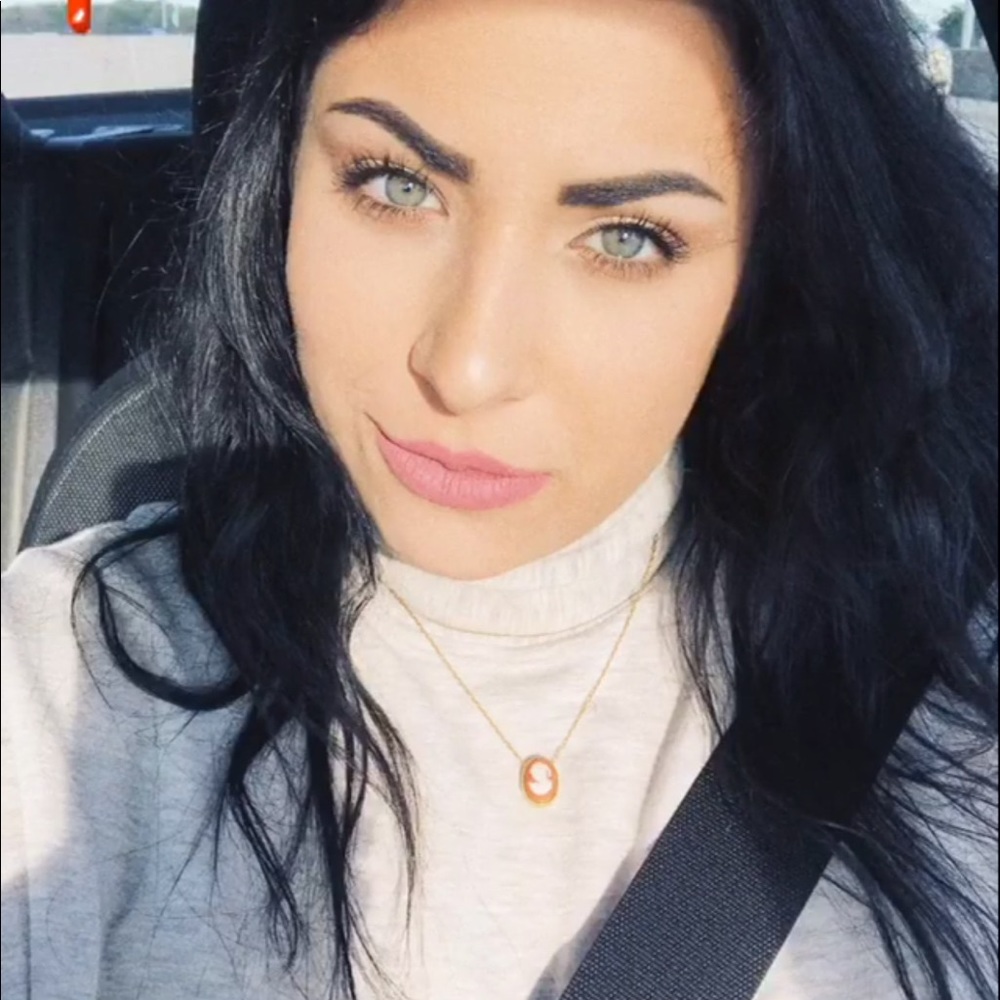 Meet your Posh Ambassador & Trusted Seller, Morgan